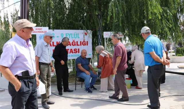 Bayburt'ta Halk Sağlığı Haftası etkinlikleri: vatandaşların şeker ve tansiyon ölçümleri yapıldı