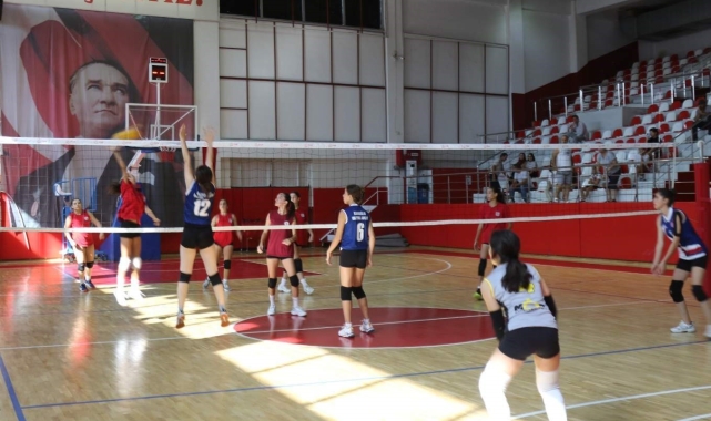Bayraklı'da 9 Eylül voleybol turnuvası
