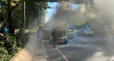 Beşiktaş'ta otomobil alev aldı, anne ve çocuğu son anda kurtuldu