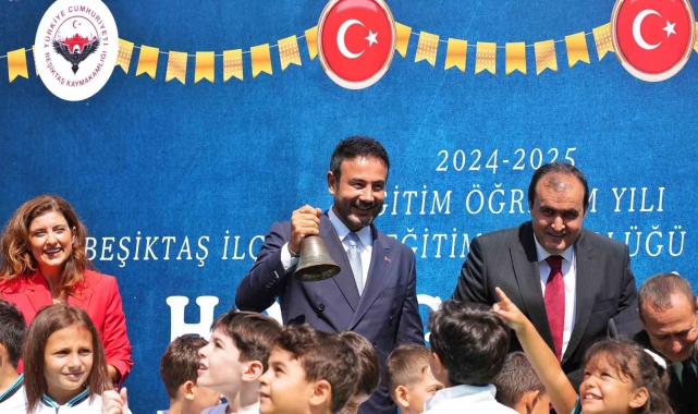 Beşiktaş'ta yeni eğitim öğretim yılı 100. Yıl Mustafa Kemal İlkokulu'nda düzenlenen törenle başladı