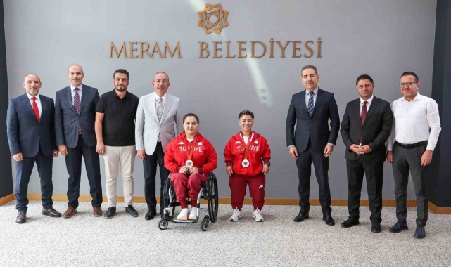 Besra ve Sibel madalyalarıyla Başkan Kavuş'u ziyaret etti