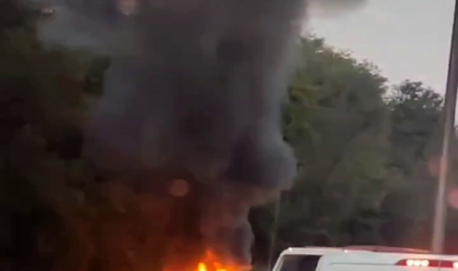 Beykoz'da otomobil alev alev yandı