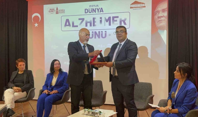 Beyoğlu'nda alzheimer farkındalık ve bilgilendirme etkinliği düzenlendi