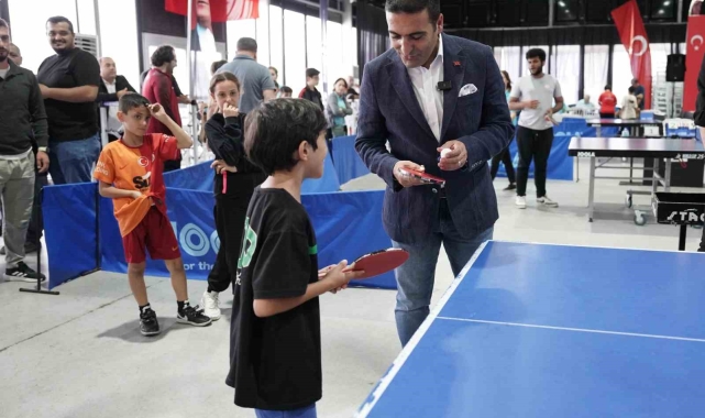 Beyoğlu'nda düzenlenen Masa Tenisi Turnuvası'nda 170 genç sporcu yarıştı