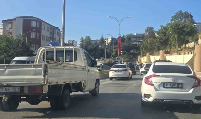 Bilecik'te okulların açıldığı ilk günde trafik çilesi