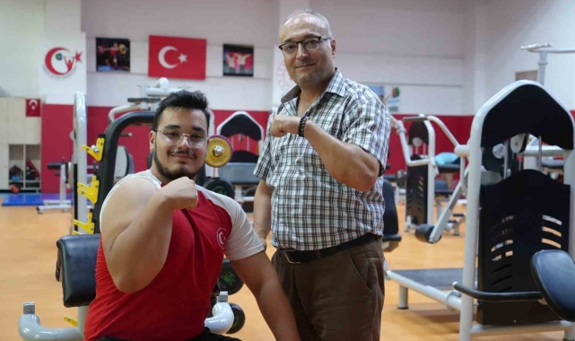 Bilek güreşinde dünya 6.'sı İsmail Berk Kurt'un hedefi şampiyonluk