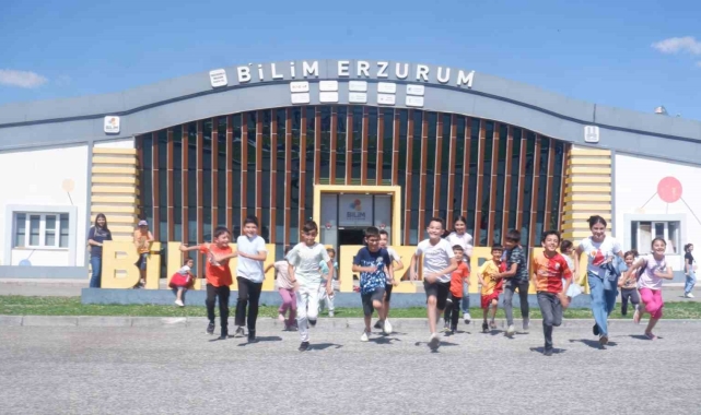 Bilim Erzurum'da çocuklar mutlu ve umutlu