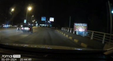 Biri zikzak çizdi diğeri motosikletle buzdolabı taşıdı