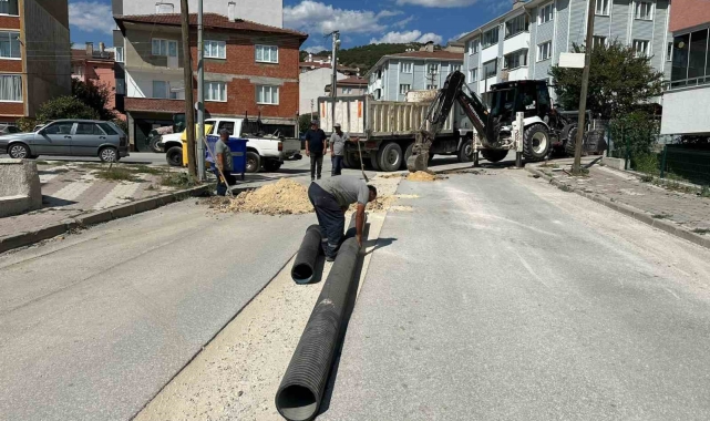 Bozüyük'te Meslek Lisesi Caddesi'nde yeni hat çalışması