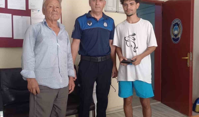 Bulduğu cüzdanı zabıtaya teslim etti