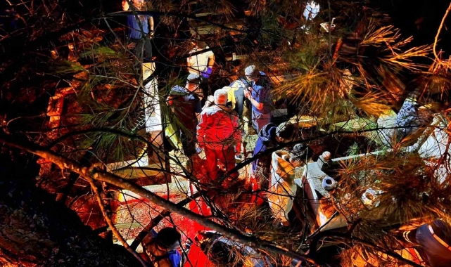 Burdur'da kontrolden çıkan motosiklet mezarlığa düştü: 2 yaralı