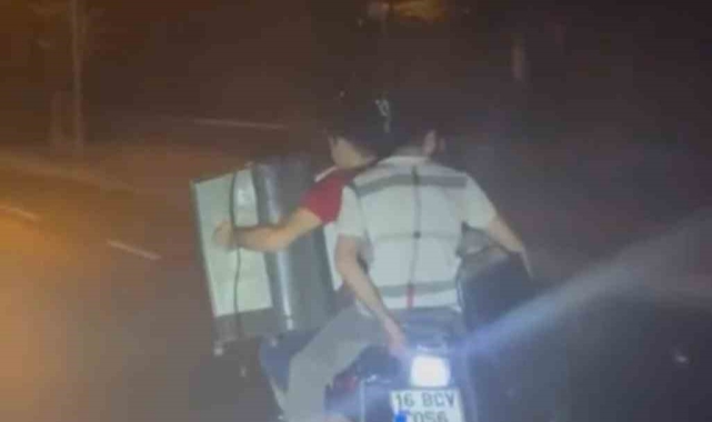 Bursa'da 3 kişi motosikletle yolculuk yapıp yük taşıdı