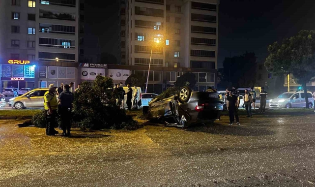 Bursa'da feci kaza: Önce ağaçları yıktı, sonra takla atarak karşı seride uçtu