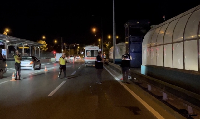 Bursa'da kontrolden çıkan motokurye bariyerlere girdi: 1 ölü