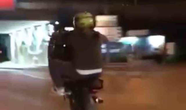 Bursa'da motosiklet sürücülerinin tehlikeli yolculukları kamerada