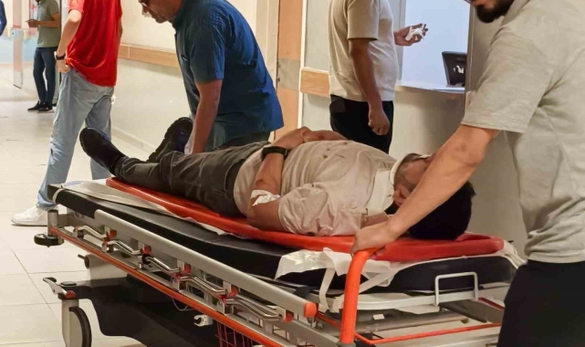 Bursa'da otomobil kamyona çarptı: 1'i ağır 2 yaralı