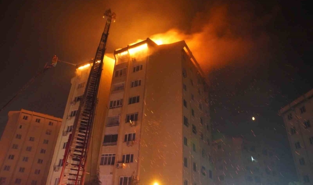 Büyük yangında zarar gören Manolya Apartmanı'nda tamirat çalışmaları başladı