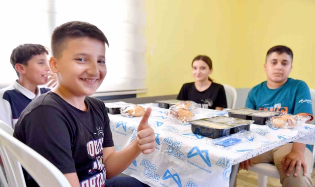 Büyükşehir Belediyesinden öğrencilere yemek desteği
