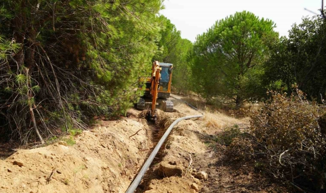 Büyükşehir, zeytinlikleri suya kavuşturmaya devam ediyor