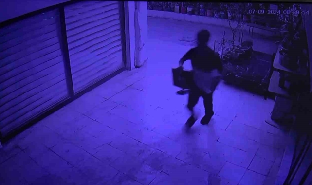 Camide çalacak bir şey bulamayınca güvenlik kamera sistemini çaldı