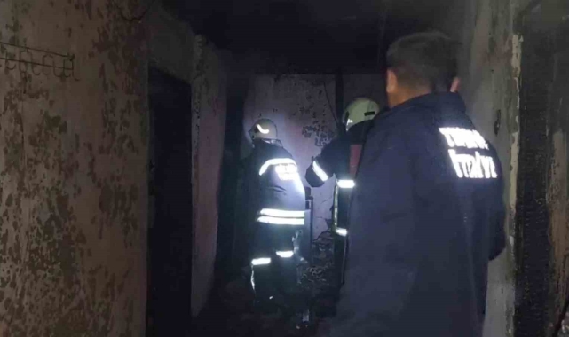 Çavdır'da gece saatlerinde çıkan yangında ev kullanılamaz hale geldi