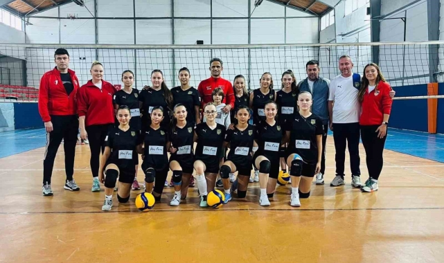 Çaycumaspor Voleybol Küçük Kızlar Takımı, Karadeniz Ereğli'yi 3-0 mağlup etti