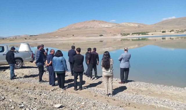 Çayırlı&#039;da gölete yavru balık bırakıldı