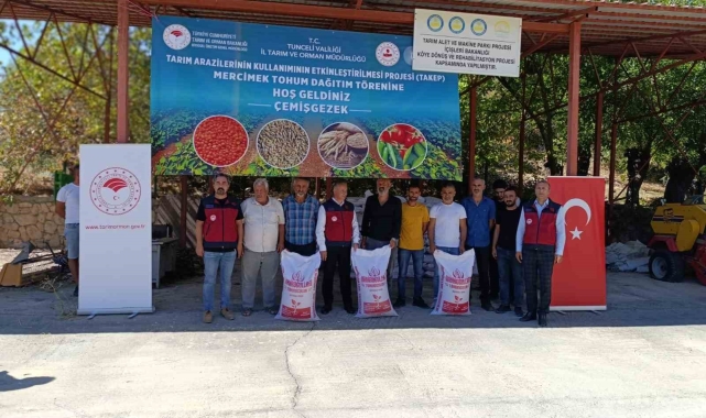 Çemişgezek'te 23 çiftçiye tohum dağıtıldı