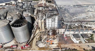 Cephanelik gibi patlayan fabrikada soğutma çalışmaları devam ediyor