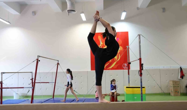Cimnastik ile spor hayatına başlayan çocuklar diğer branşlarda da büyük başarı gösteriyor