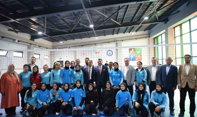 Çınarönü Kapalı Spor Salonu hizmete girdi
