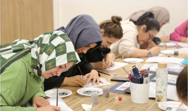 Çini sanatı atölyesi geniş kitlelere ulaşıyor