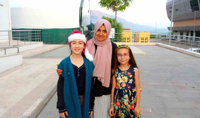 Çocuklarının eğitimi için her gün 40 kilometre yol kat ediyor