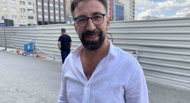 Çöktüğü için trafiğe kapatılan yol üzerindeki esnaf mağdur oldu