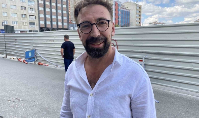 Çöktüğü için trafiğe kapatılan yol üzerindeki esnaf mağdur oldu
