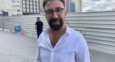 Çöktüğü için trafiğe kapatılan yol üzerindeki esnaf mağdur oldu