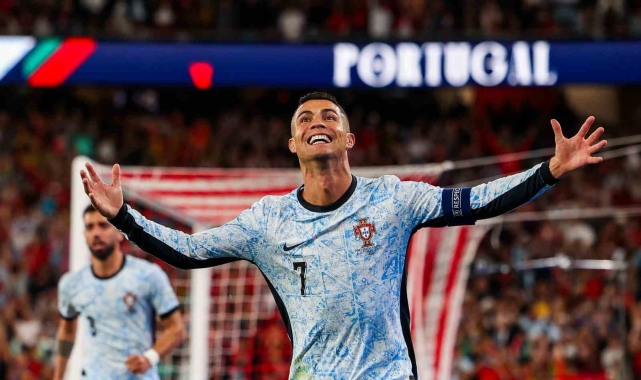 Cristiano Ronaldo, 900. golünü attı, futbol tarihine geçti
