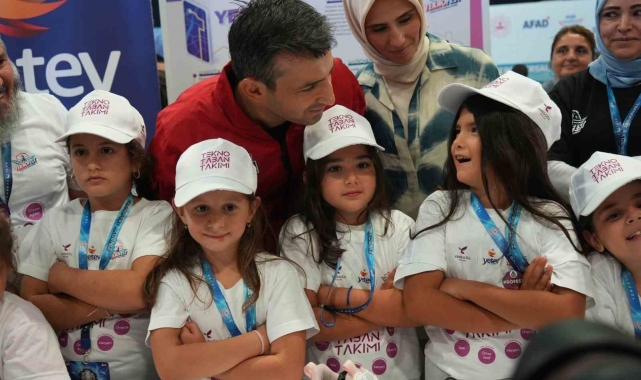 Cumhurbaşkanı Erdoğan'ın torunundan çocukların konumunu bildirecek akıllı ayakkabı projesi