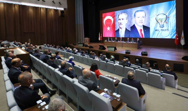 Cumhurbaşkanı Recep Tayyip Erdoğan, AK Parti Merkez Karar ve Yönetim Kurulu'nda, AK Partiyi kongreye götürecek kararı imzaladı.