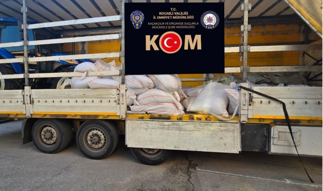 Çuval çuval kaçak tütün ele geçirildi
