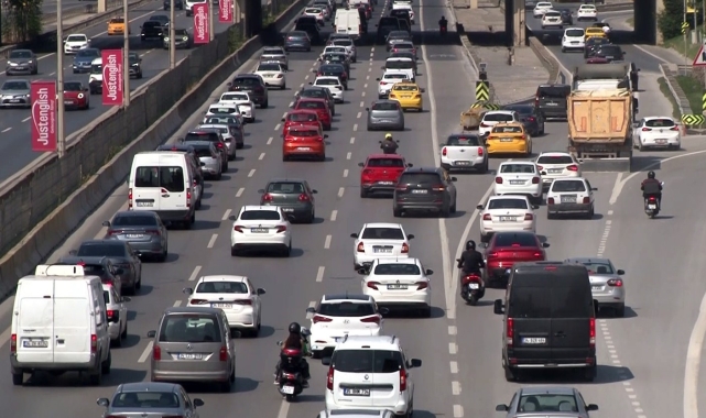 D100 kara yolunda durma noktasına gelen trafik havadan görüntülendi