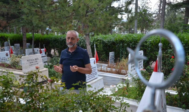 Dağlıca şehidi Tuğrul Köseoğlu'nun babası: "Vatan için kanımızın son damlasına kadar bizler de olsa savaşırız"
