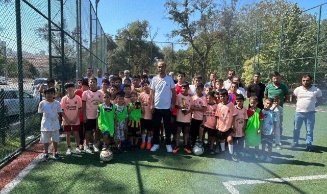 Deliklikaya Mahallesi muhtarı Mustafa Borçlanmış, çocukları spora teşvik ediyor