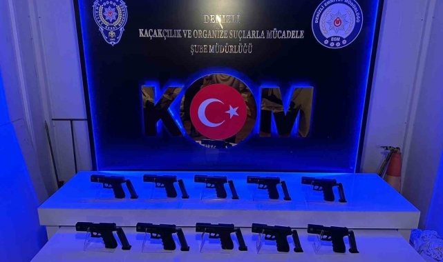 Denizli'de şüphelinin üzerinden ruhsatsız silah ve uyuşturucu haplar ele geçirildi