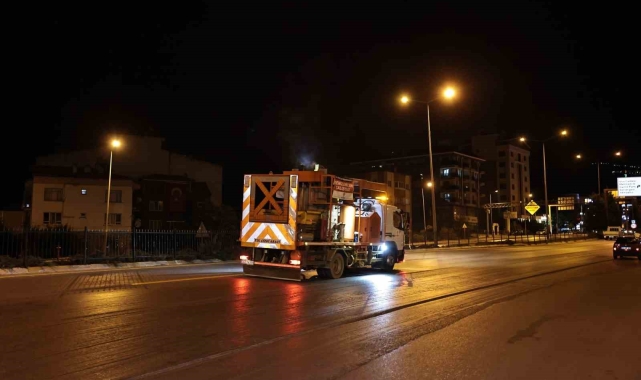 Denizli&#039;de yol çizgileri yenileniyor