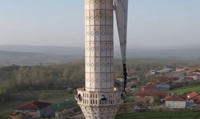Depremde ağır hasar almıştı yıkımına başlandı