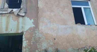 Depremin merkezindeki köyde evlerde çatlak oluştu