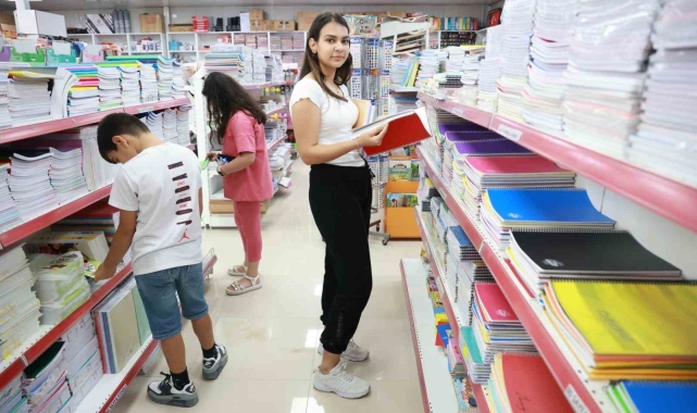 Depremin yaralarının sarıldığı Hatay'a yapılan geri göç kırtasiye esnafının yüzünü güldürdü