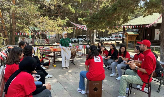 Depremzede öğrenciler Kızılay'ın Çamkoru Kampı'nda buluştu