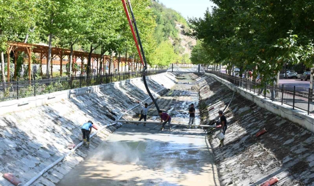 Dere tabanı baskı betonla kaplanıyor